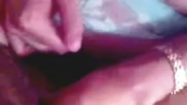 Üç adam bir erotik türk porno filmleri kız sandalyeye oturduktan sonra